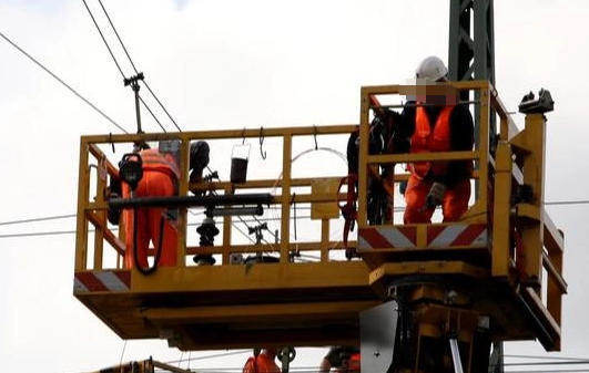 空调为什么要收高空作业费-空调收高空费